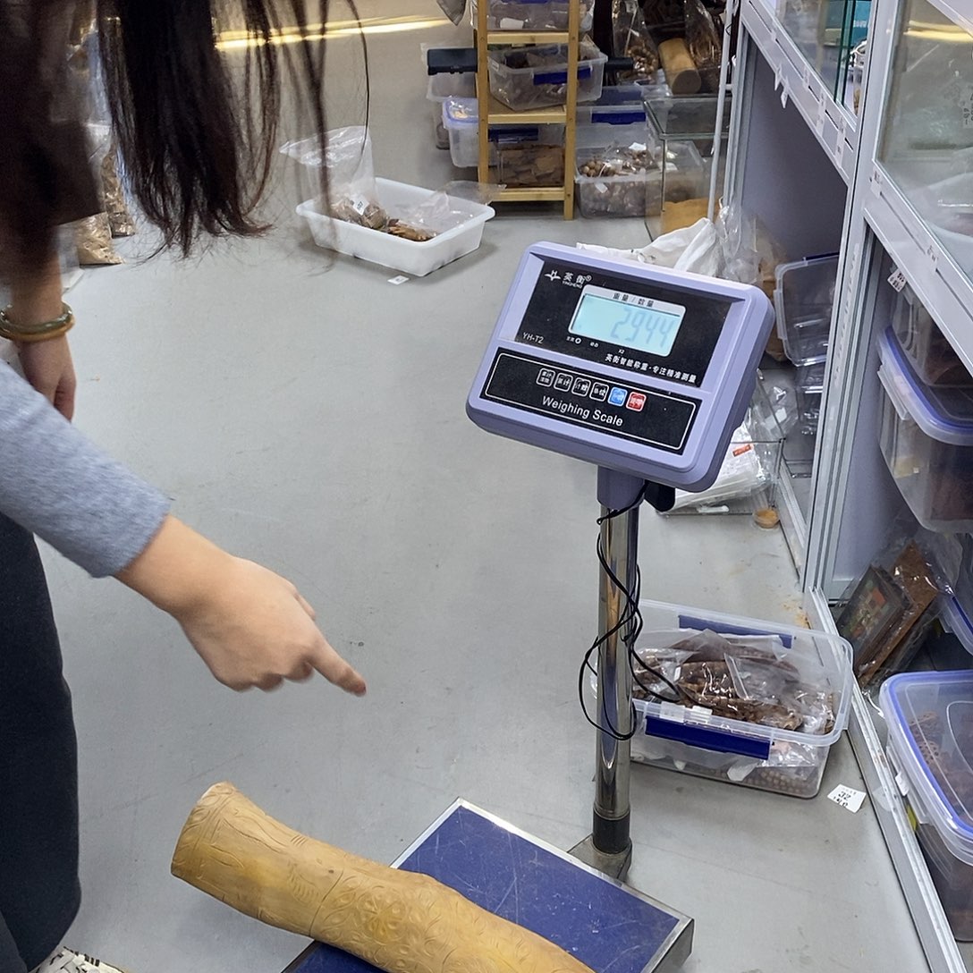 y***o檀香木其他6号仓老山檀香摆件2944克