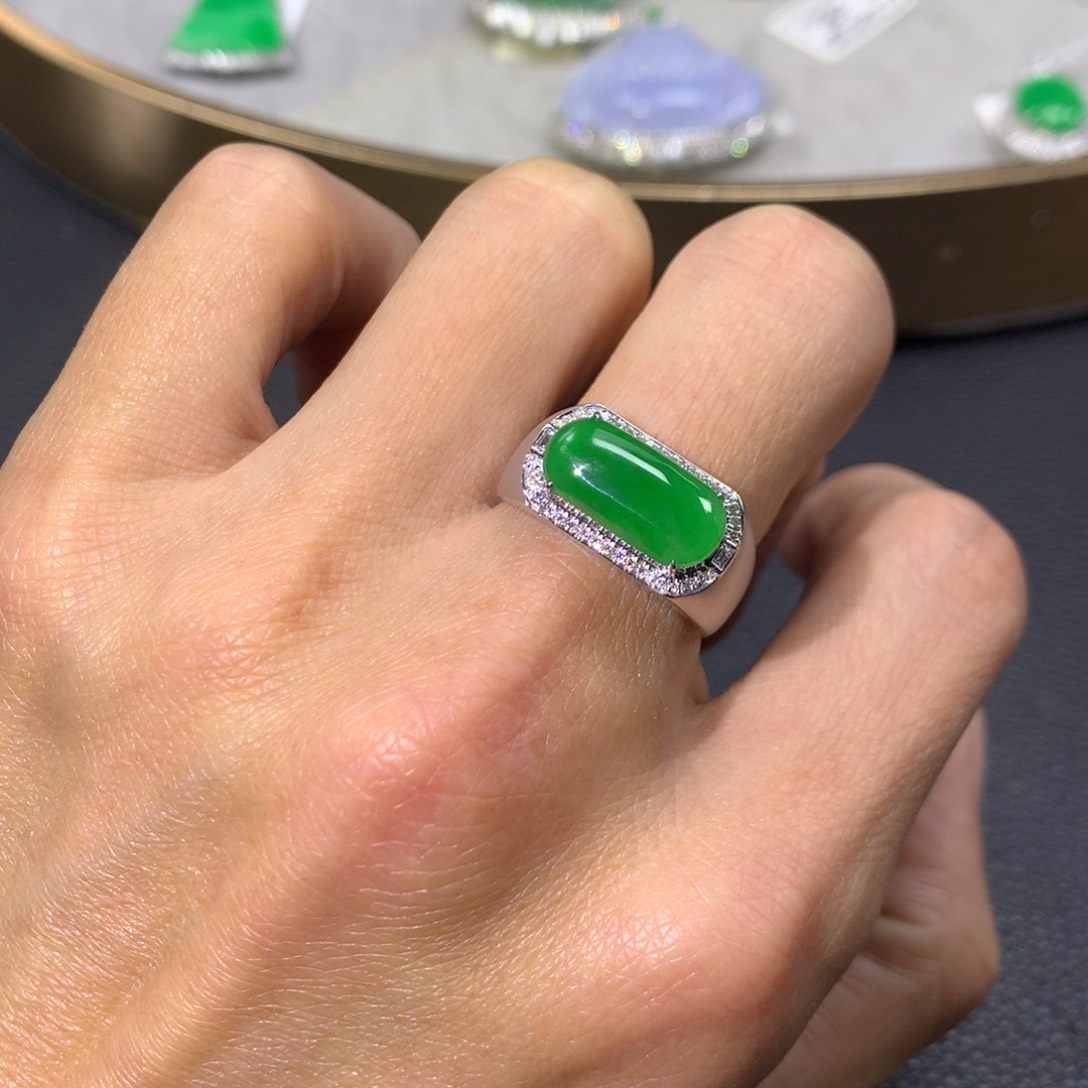 翡翠颈饰18K金镶嵌翡翠