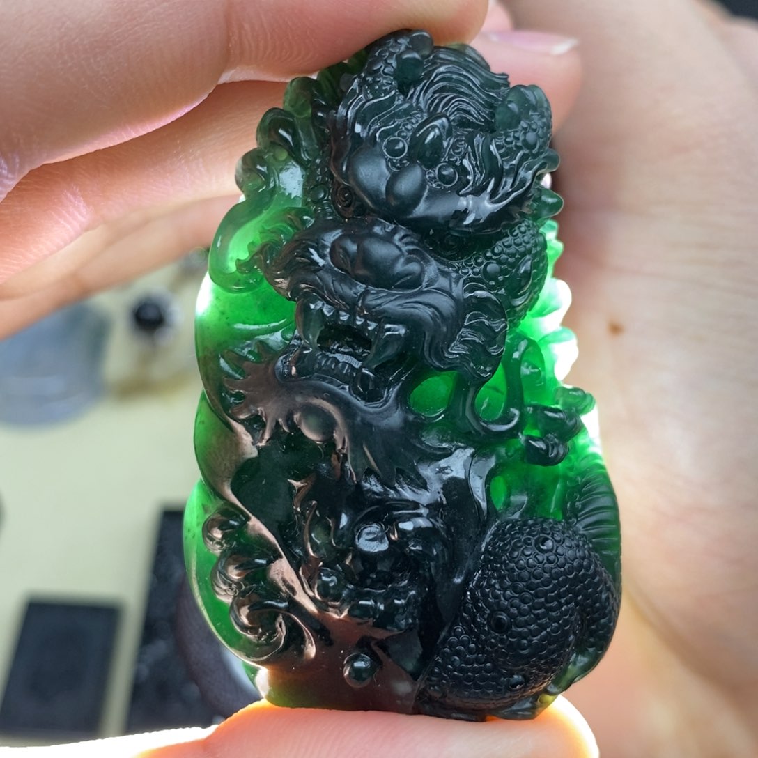 翡翠吊坠(不含链)未镶嵌立体龙牌