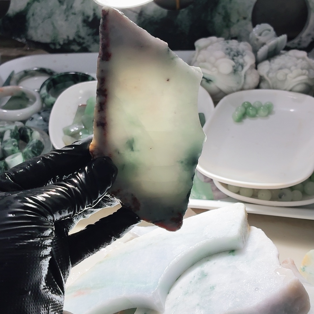 翡翠未镶嵌颈饰边角料