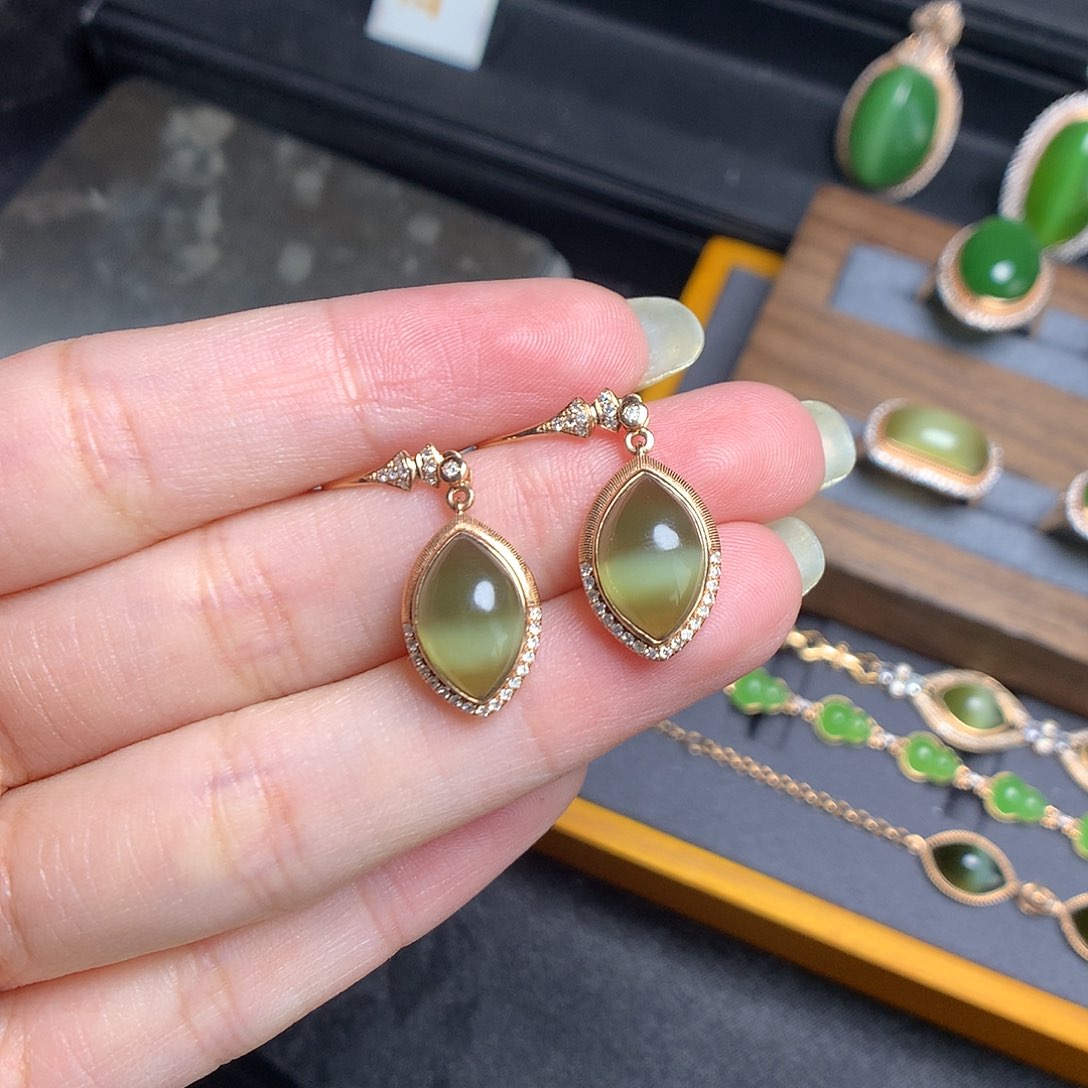 和田玉首饰18K金镶嵌