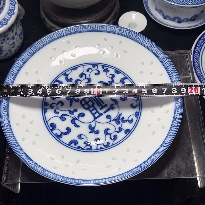 碗青花玲珑七寸福字盘