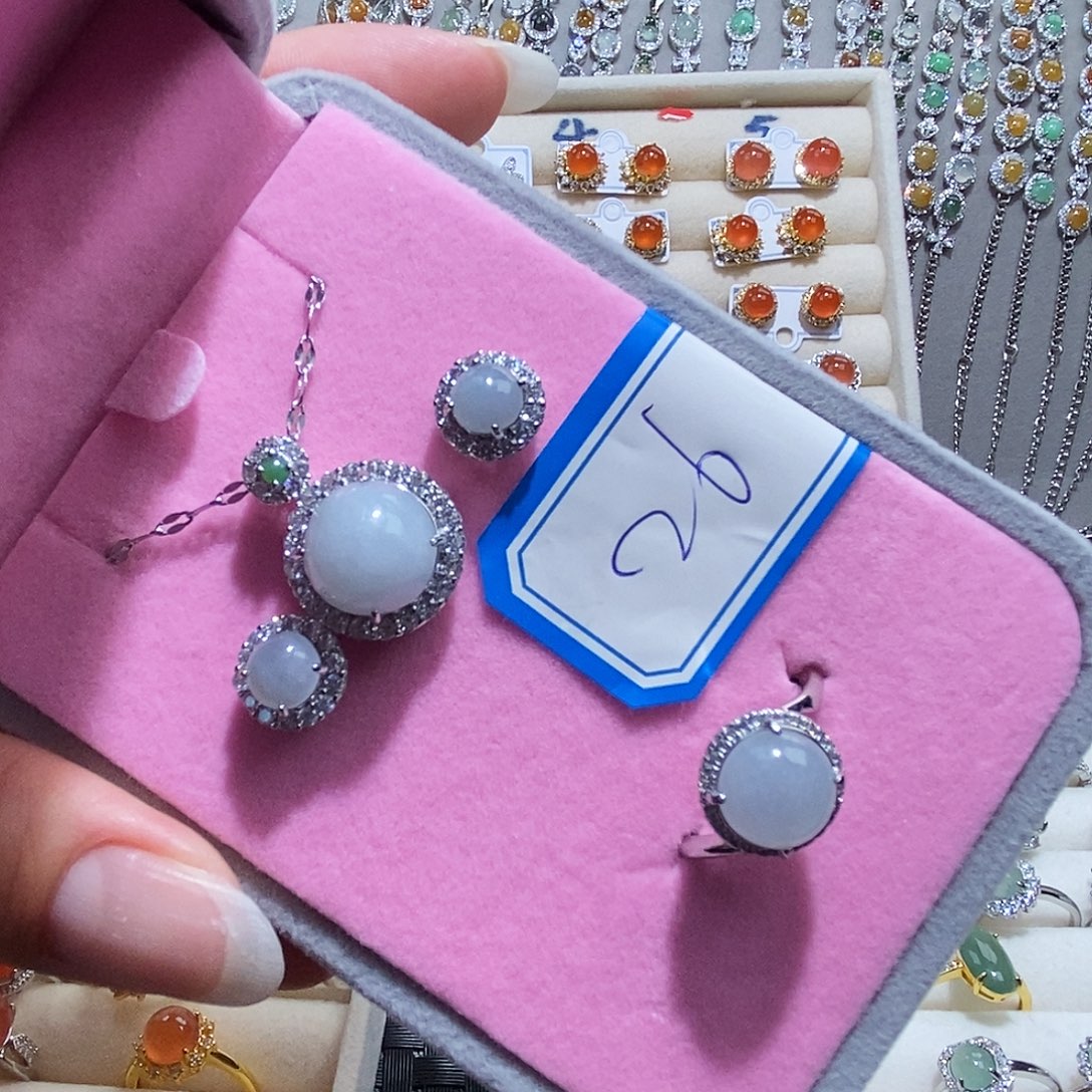 翡翠未镶嵌戒指缅甸