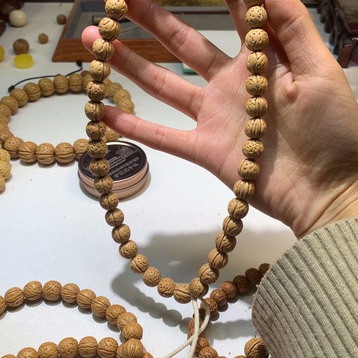 ****赵吊坠桃核小金豆大手持