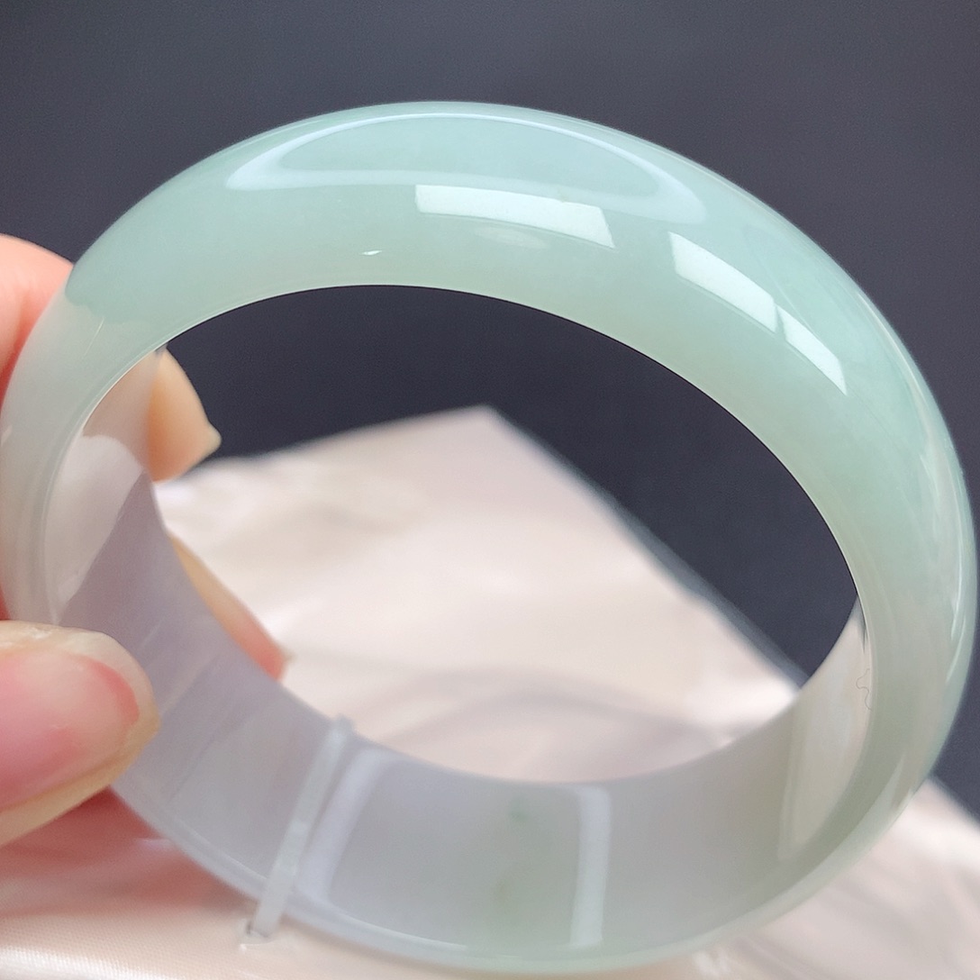 翡翠手镯未镶嵌08n n n n n n n