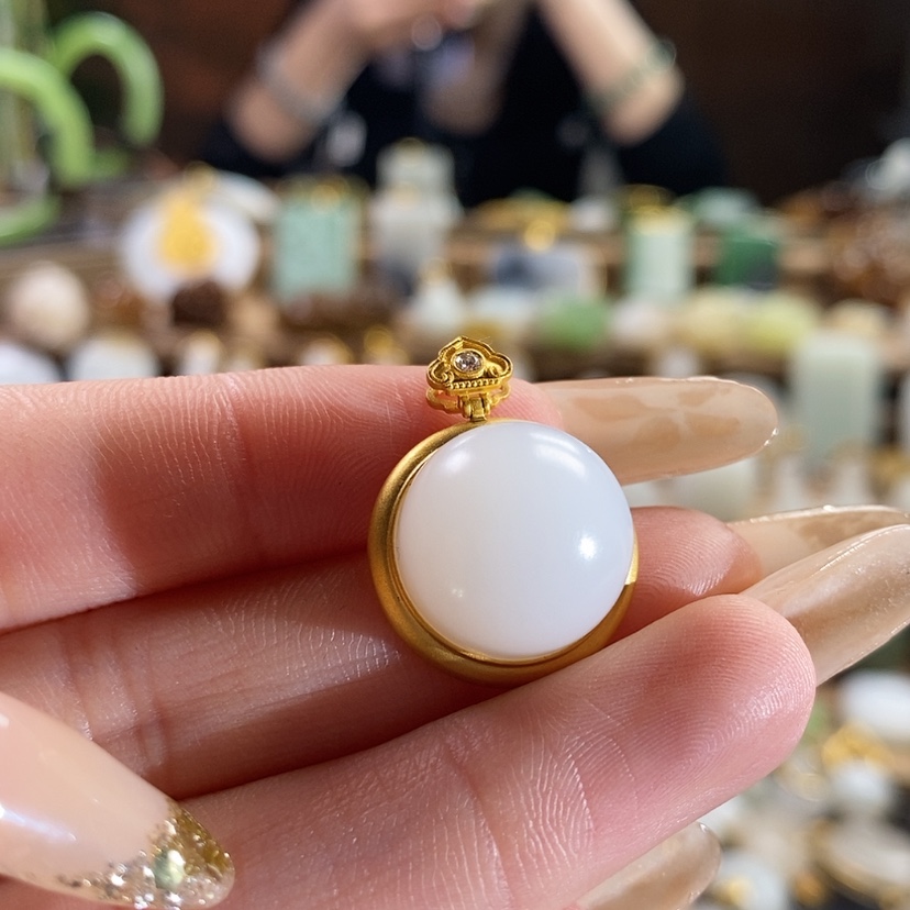 【闪购商品】和田玉吊坠18K金镶嵌