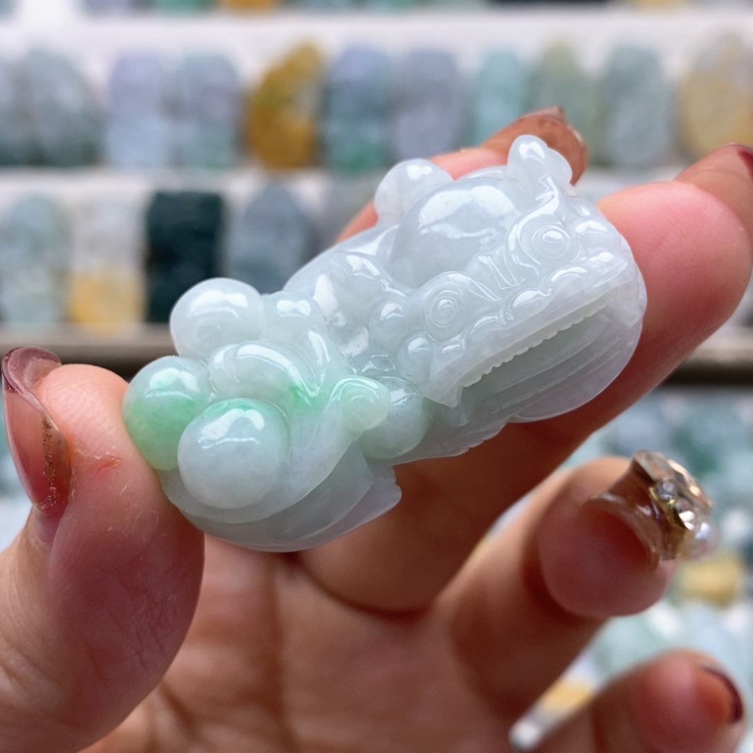 翡翠吊坠(赠链)未镶嵌