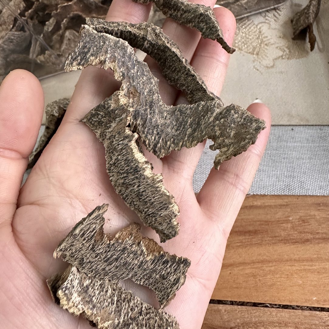 沉香原料碎料可用于熏香上炉碳熏