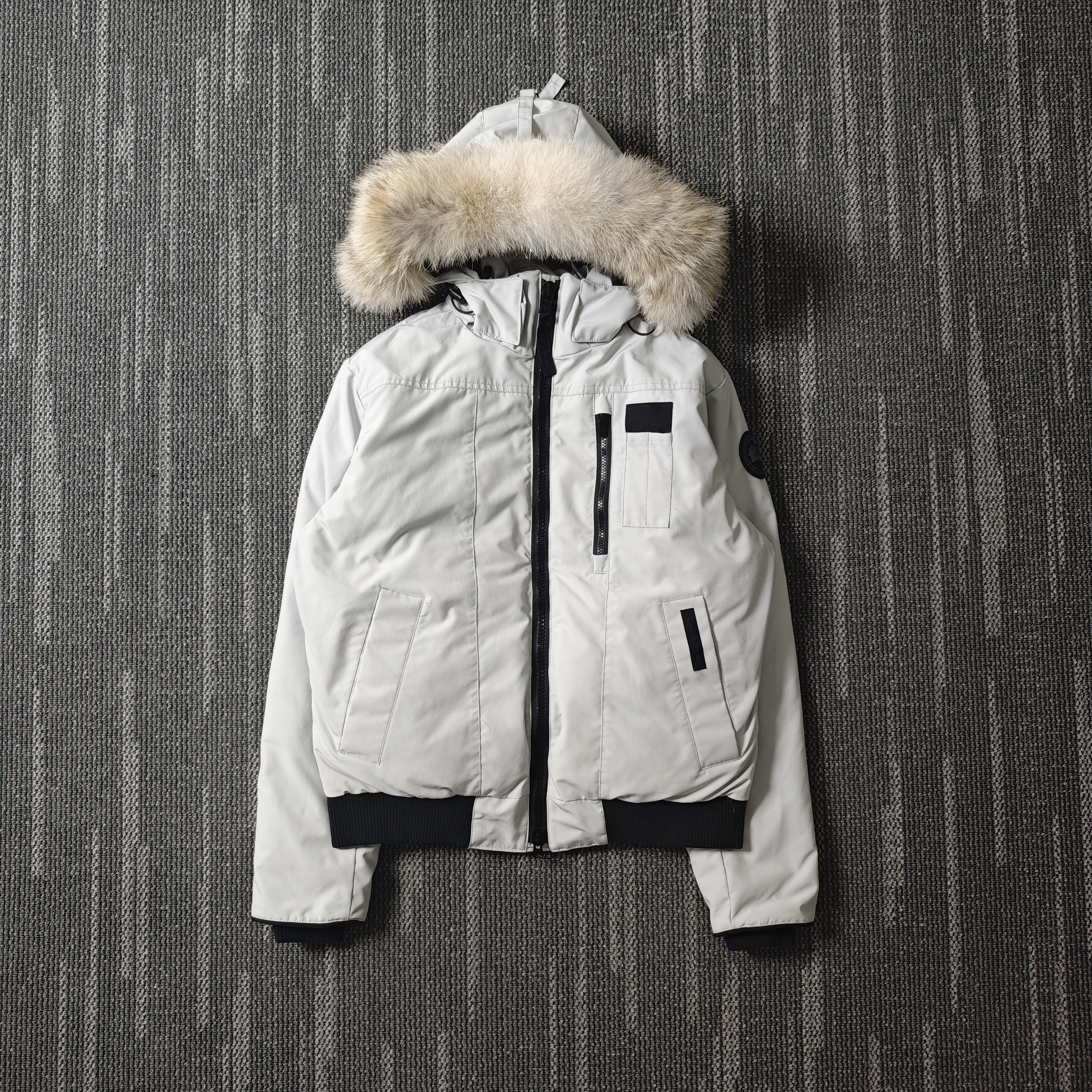 99新 CANADA GOOSE 纯色鸭绒可拆卸毛领兜帽拉链羽绒服/L码/4824
