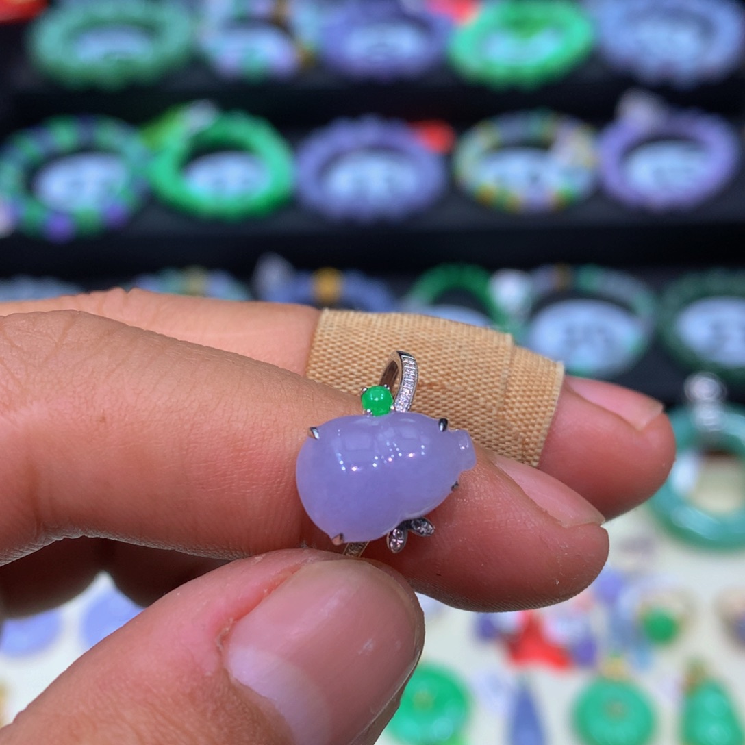 翡翠18K金镶嵌颈饰