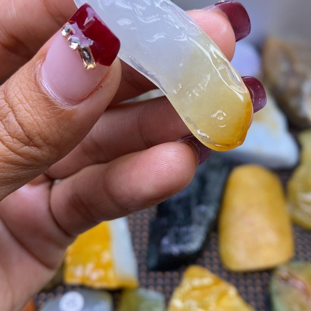 翡翠颈饰未镶嵌翡翠