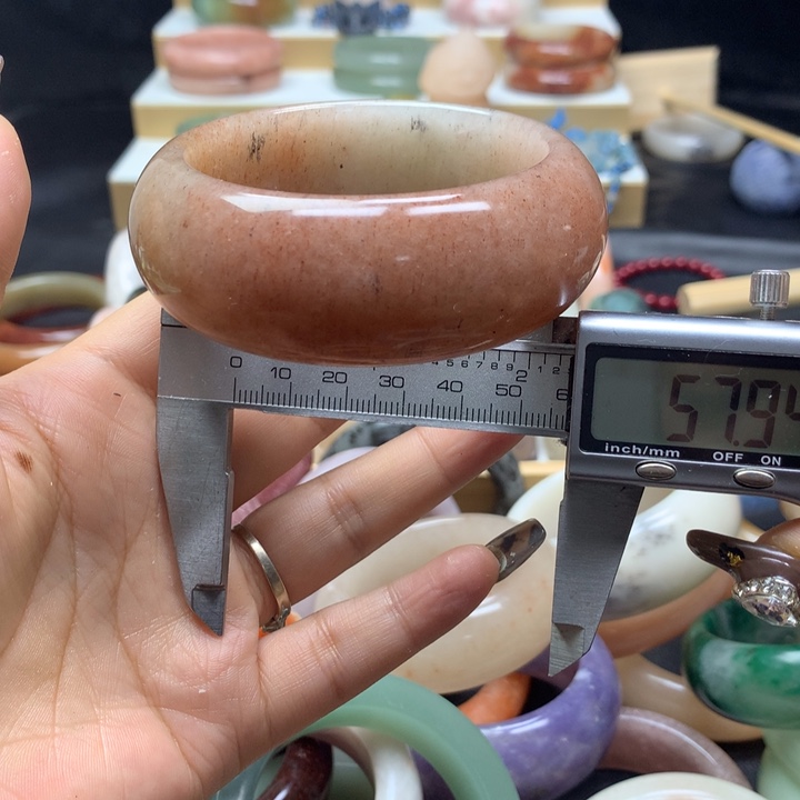 未镶嵌手镯石英质玉
