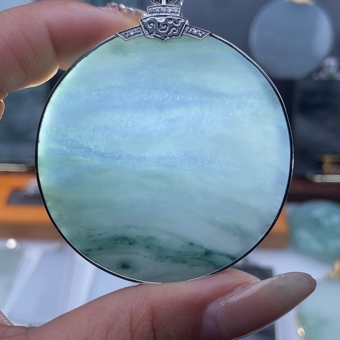 王***楠翡翠18K金镶嵌吊坠(不含链)