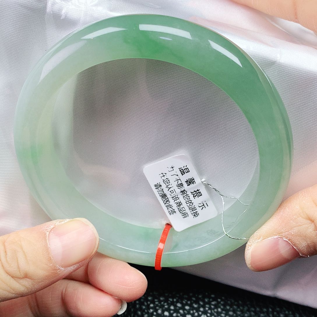 翡翠手镯未镶嵌62圈