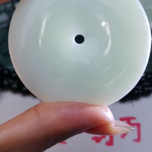 翡翠颈饰未镶嵌天然的A货翡翠多样性发货