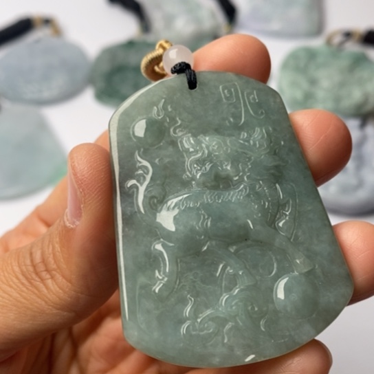 翡翠未镶嵌颈饰翡翠