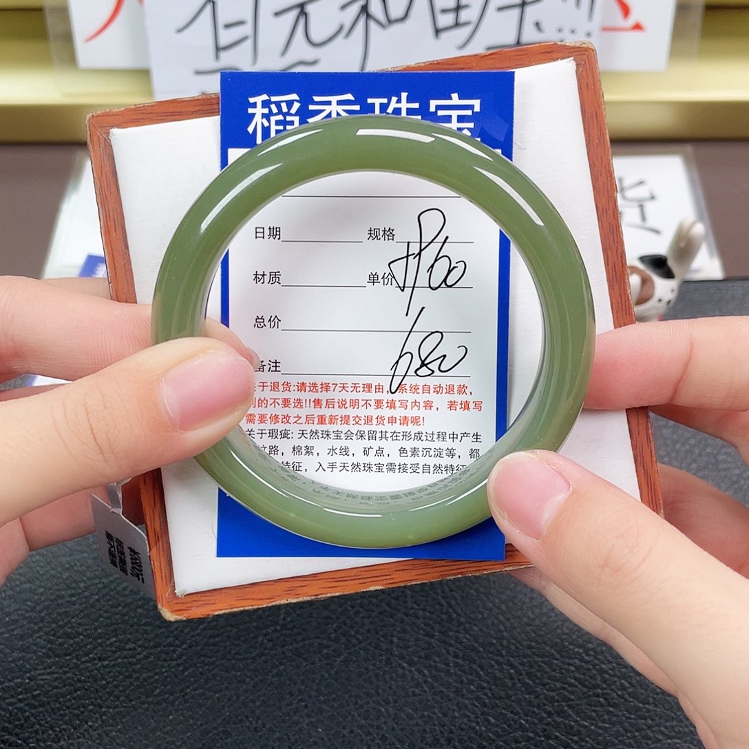 和田玉手镯未镶嵌