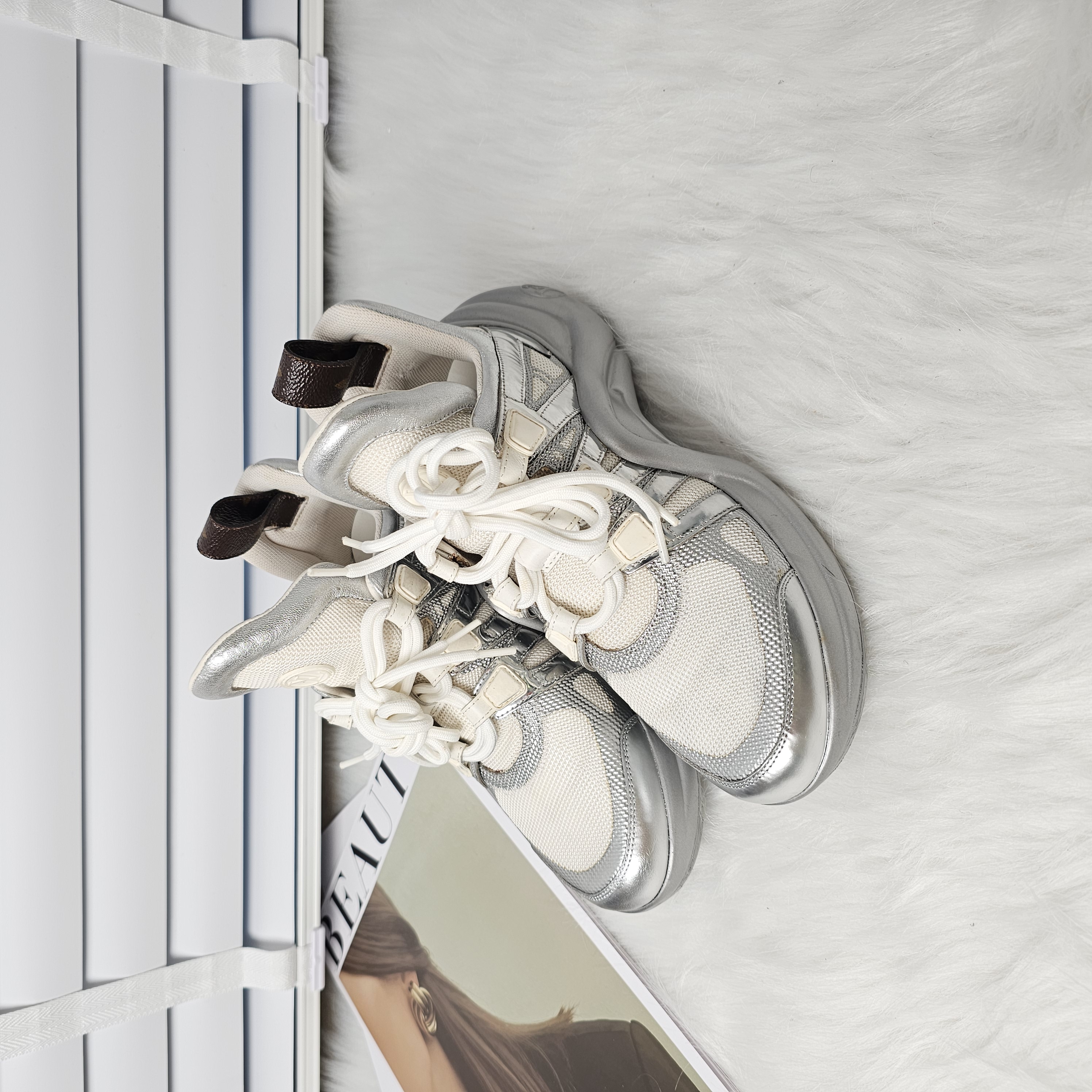 95新 LouisVuitton/路易威登 银色拱桥37码 公价880 /5426