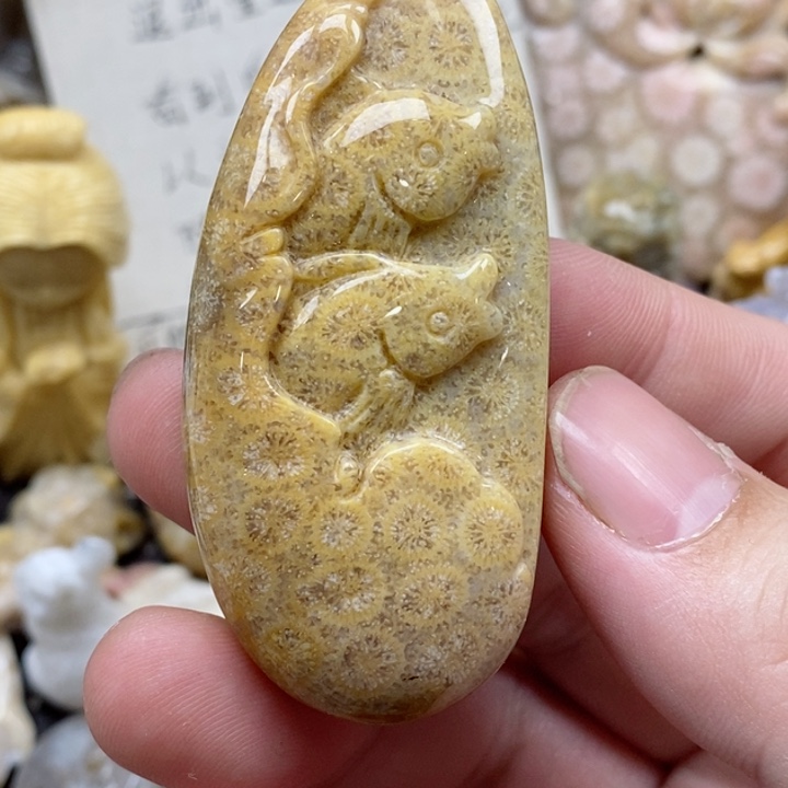 颈饰未镶嵌硅化珊瑚（珊瑚玉）云**松