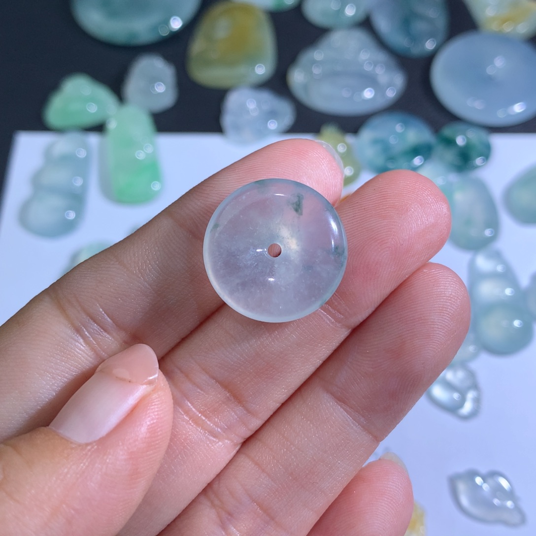 翡翠颈饰未镶嵌扣子，17.6-4.1