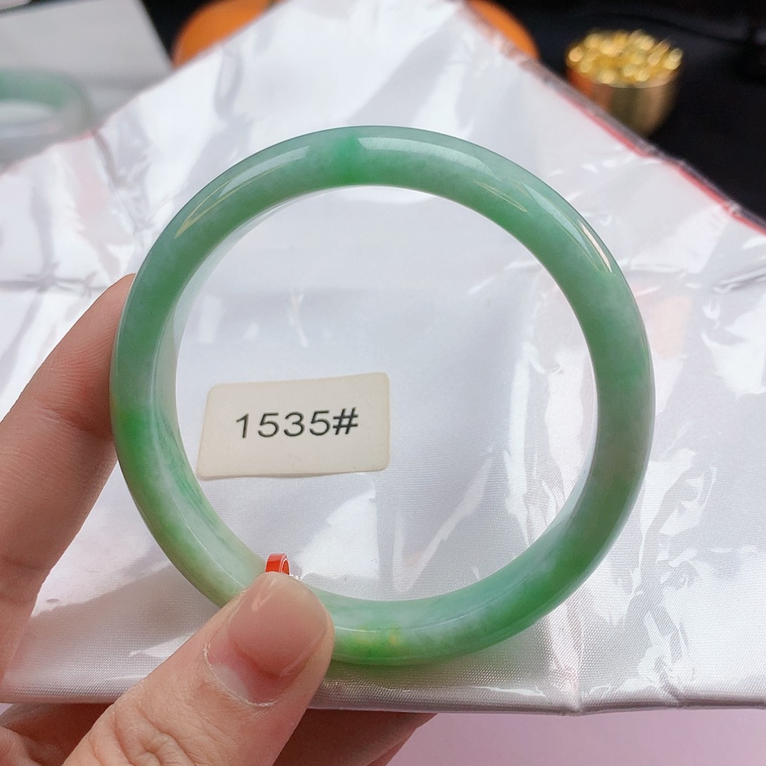 翡翠手镯未镶嵌56圈1535