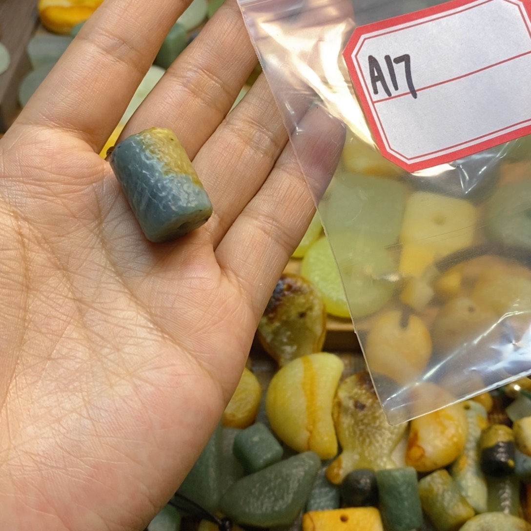 未镶嵌蛇纹石玉颈饰李*看