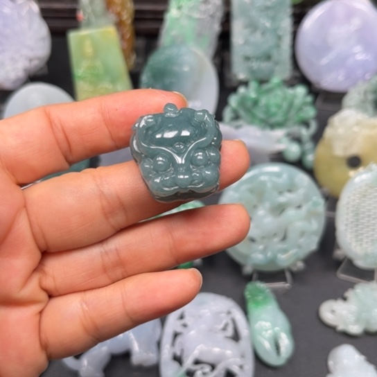 翡翠未镶嵌颈饰翡翠