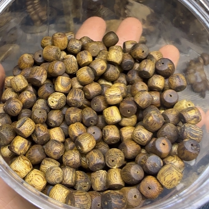 ****凡香榧木奇楠珠原料78.9克