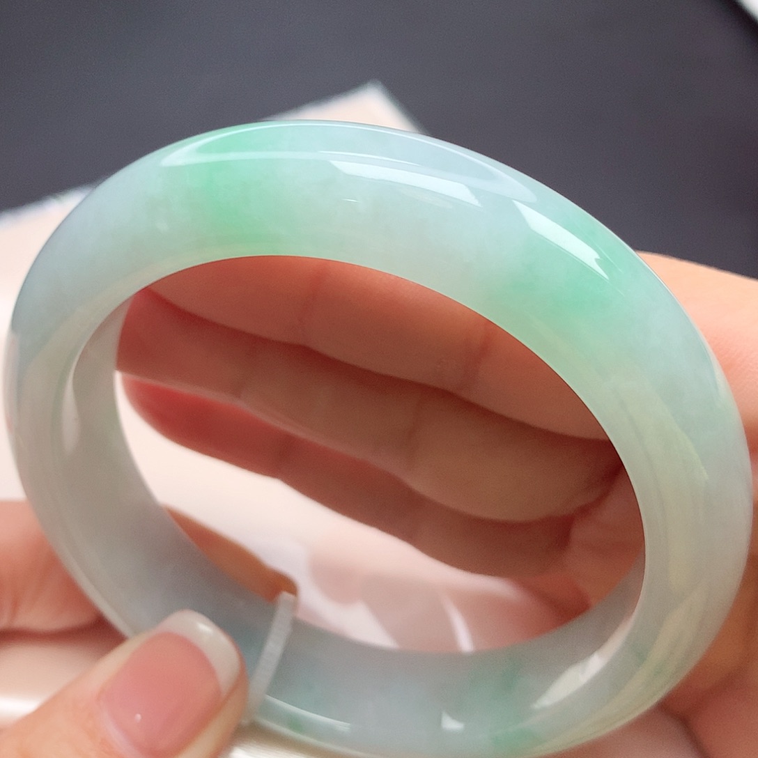 翡翠手镯未镶嵌59圈口