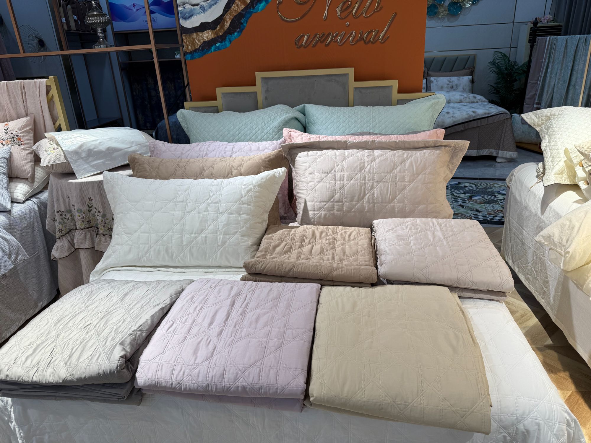 纯色夹棉绗缝床盖三件套加棉加厚防滑床单件床罩四季通用