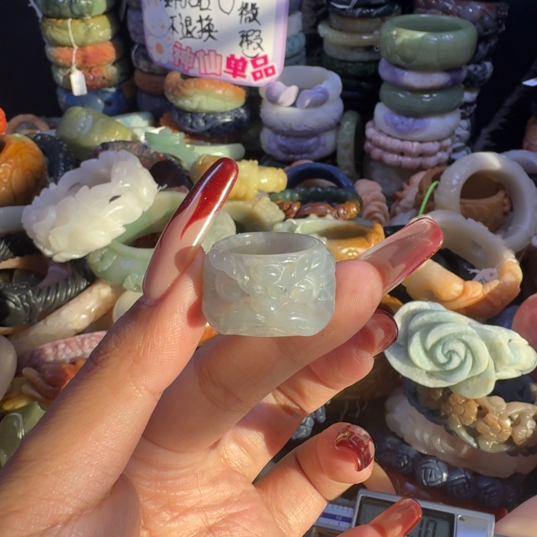 ****K石英质玉（佘太翠）足铂镶嵌手镯18，圈口