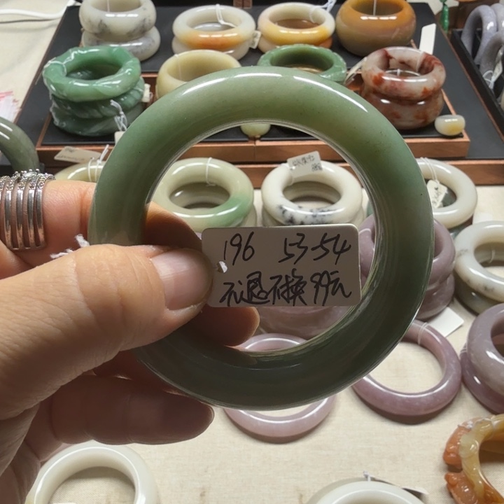 石英质玉未镶嵌手镯