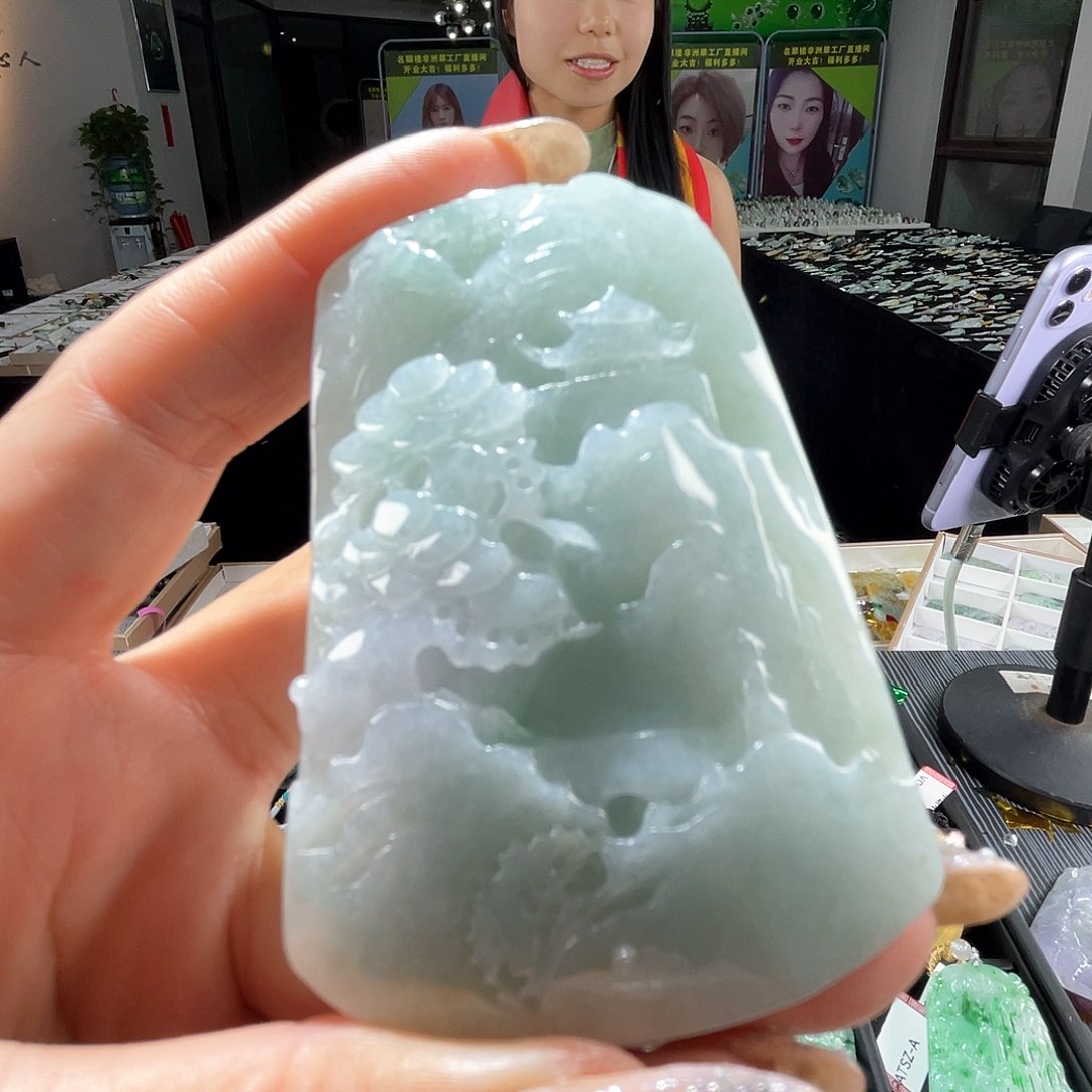 颈饰未镶嵌翡翠一 