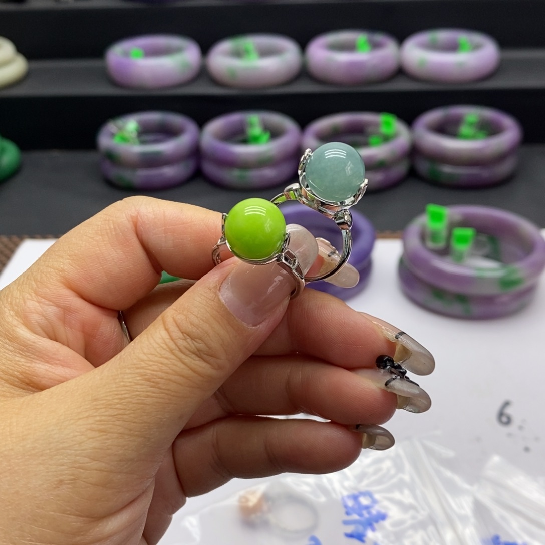 未镶嵌石英质玉珠宝奇石