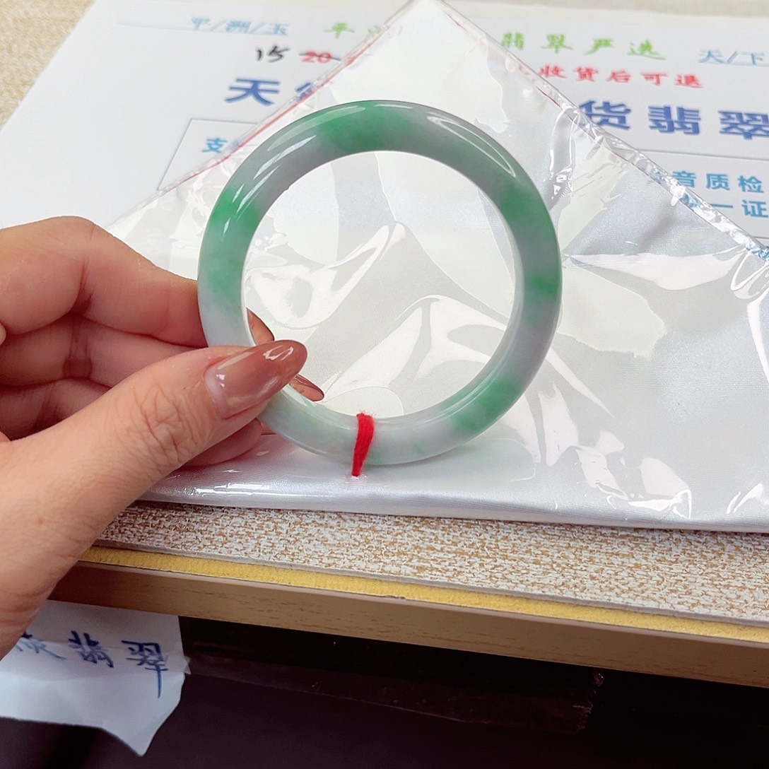 翡翠未镶嵌手镯手镯