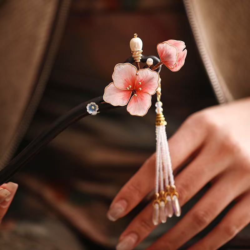 新中式蚕丝绒花盘发国风檀木步摇流苏手工步摇头饰发簪绒花发簪