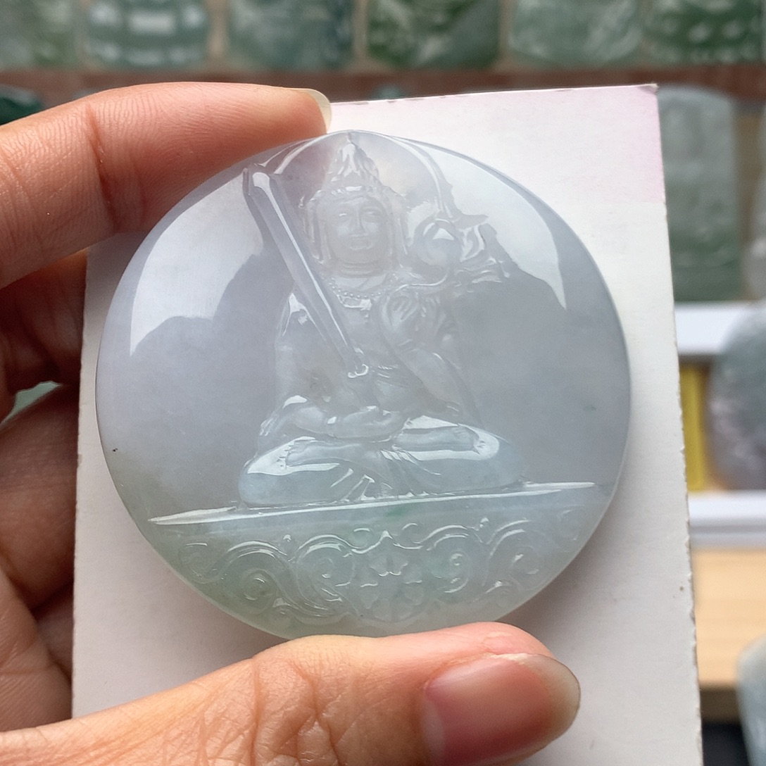 翡翠未镶嵌颈饰虚空藏