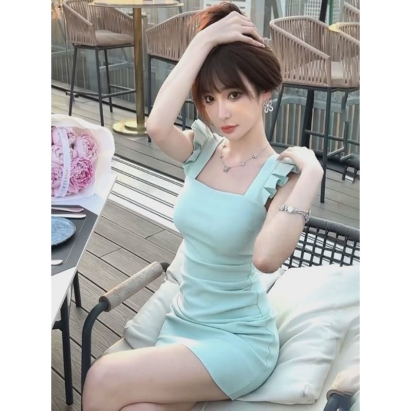 法式独特气质小飞袖包臀连衣裙夏高级感小个子木耳边紧身吊带短裙