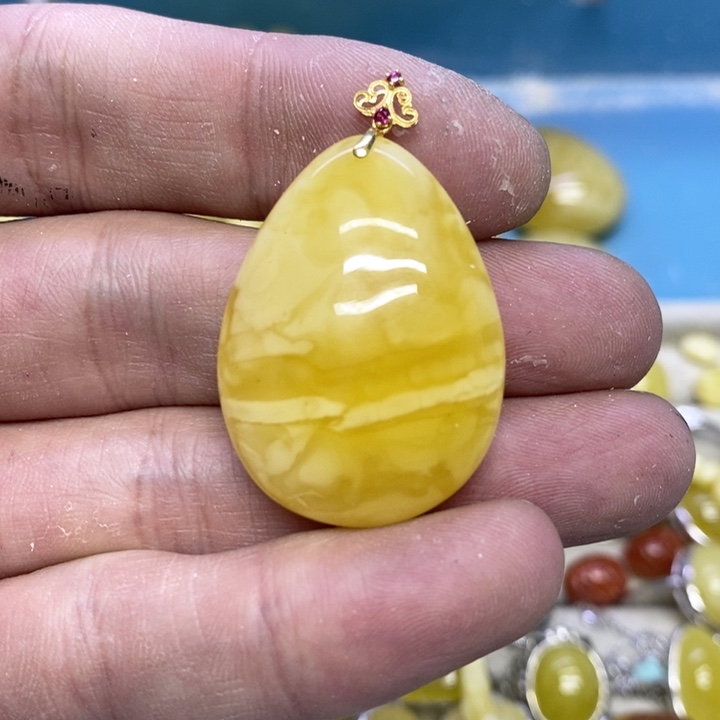 蜜蜡裸石18K金镶嵌吊坠