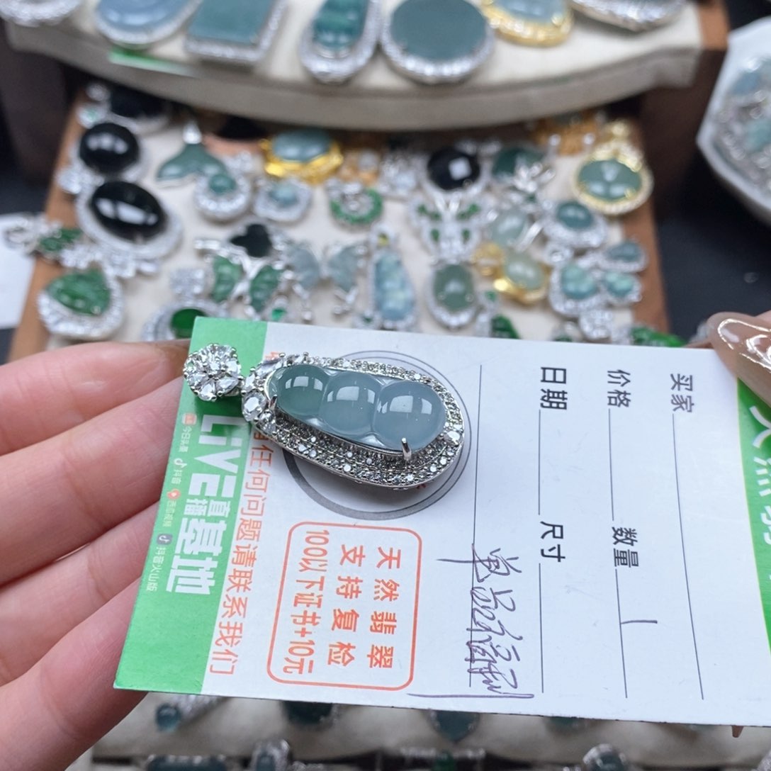 翡翠颈饰未镶嵌翡翠