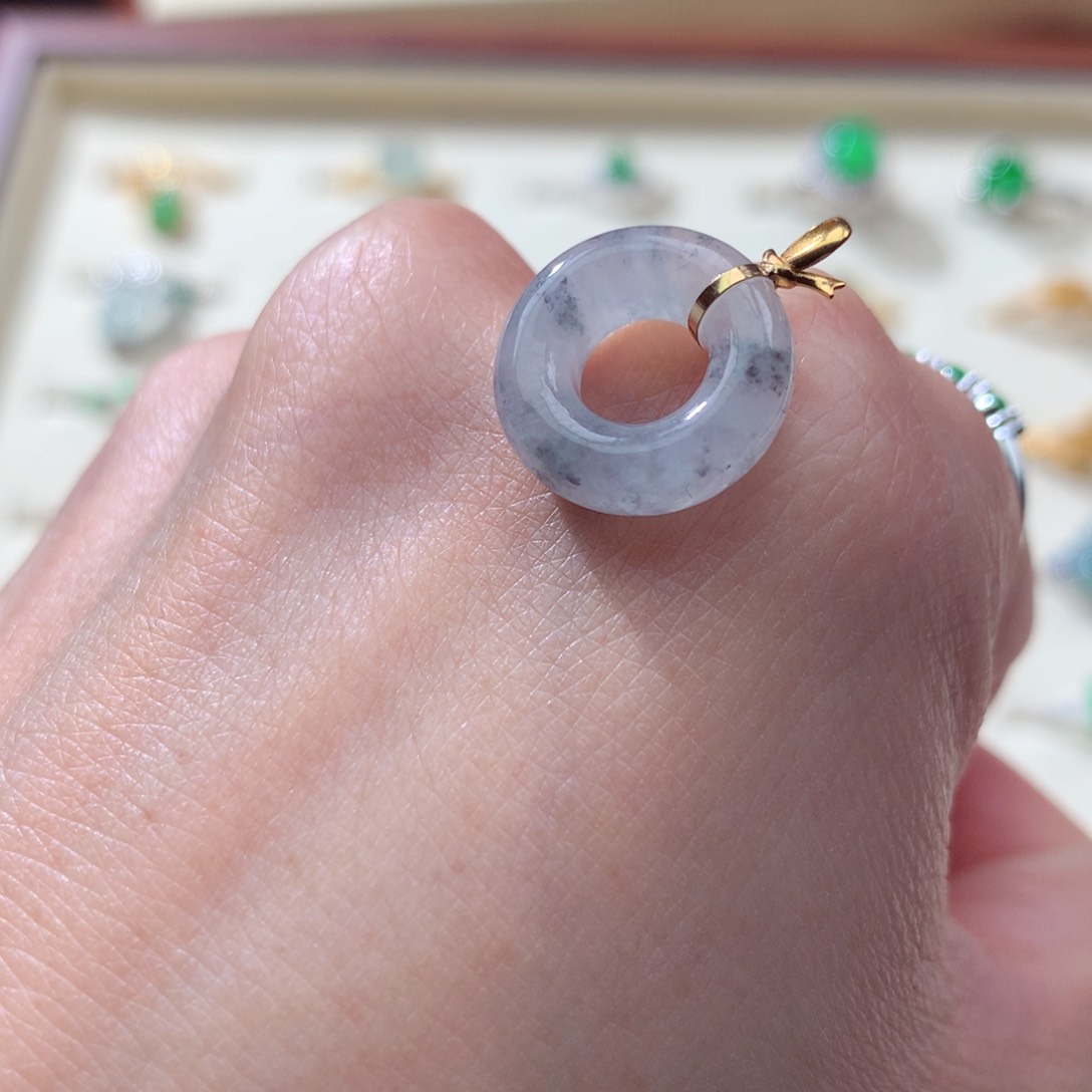 翡翠颈饰18K金镶嵌翡翠