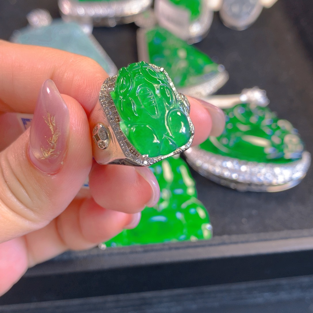 翡翠颈饰银S925镶嵌翡翠