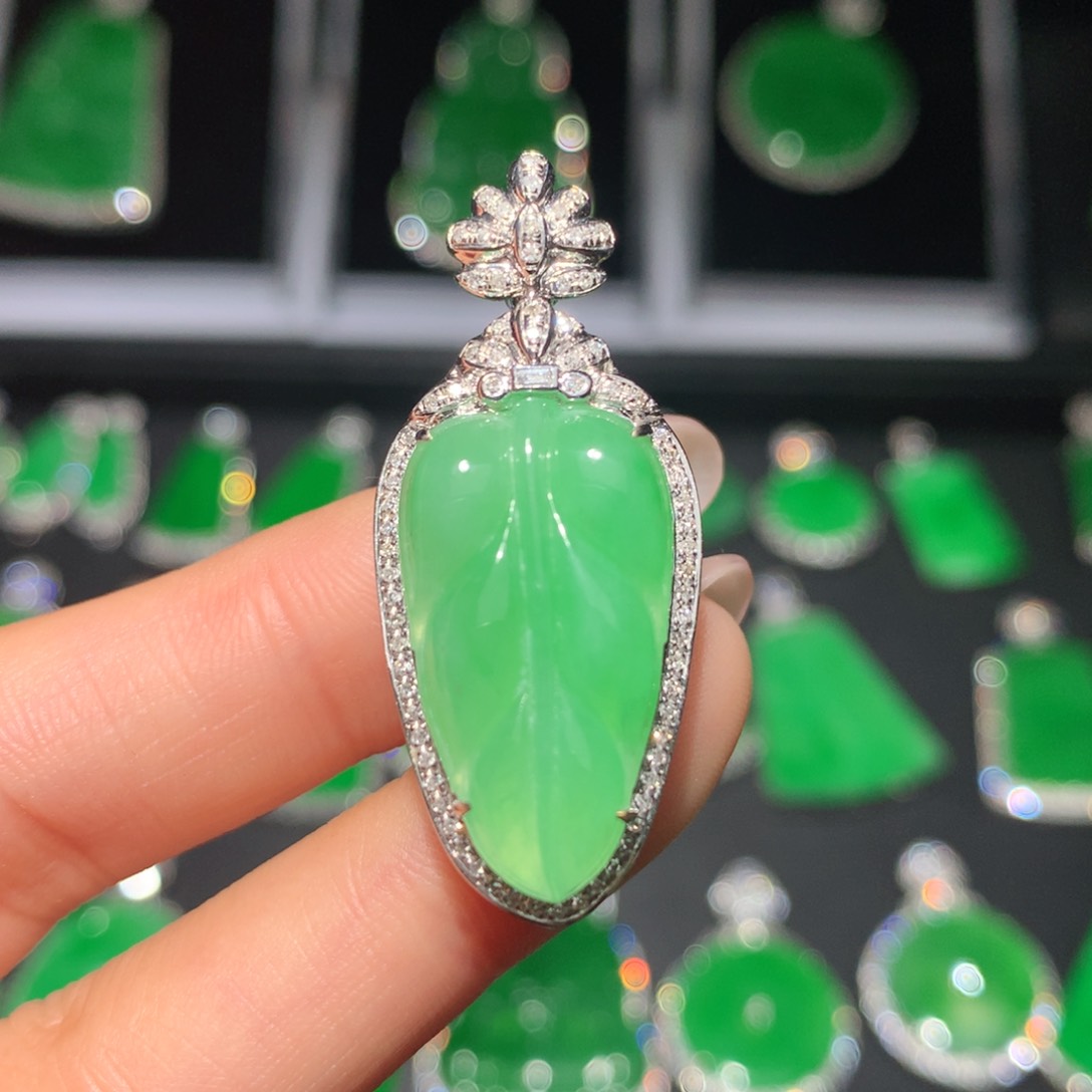 翡翠18K金镶嵌颈饰翡翠