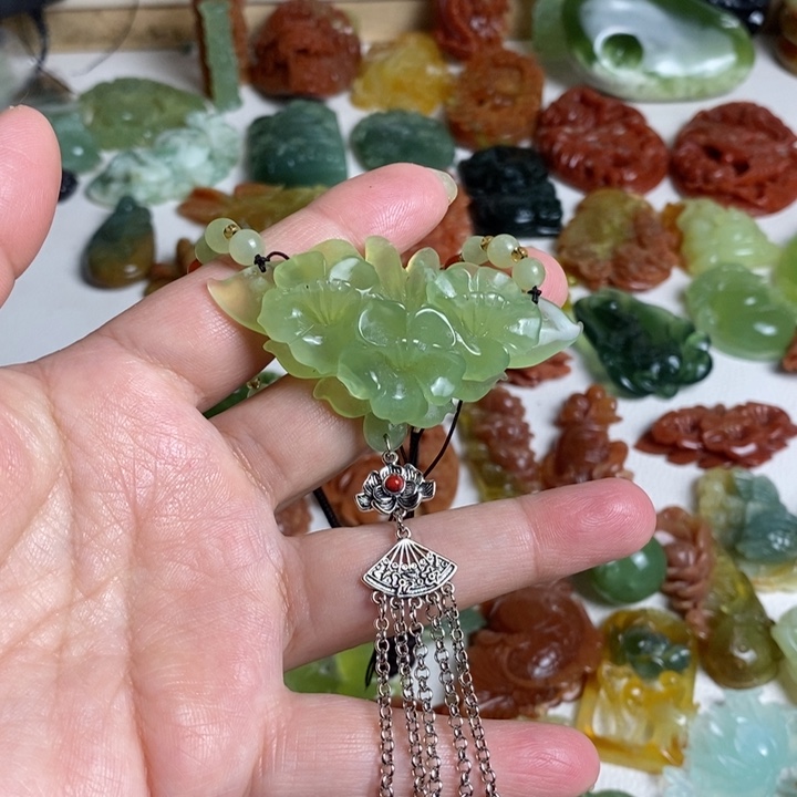 蛇纹石玉颈饰未镶嵌