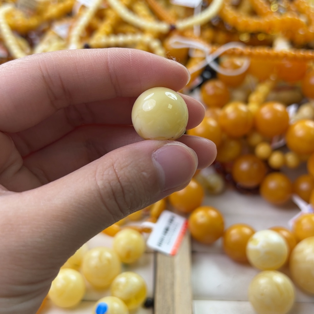 琥珀珠宝奇石未镶嵌