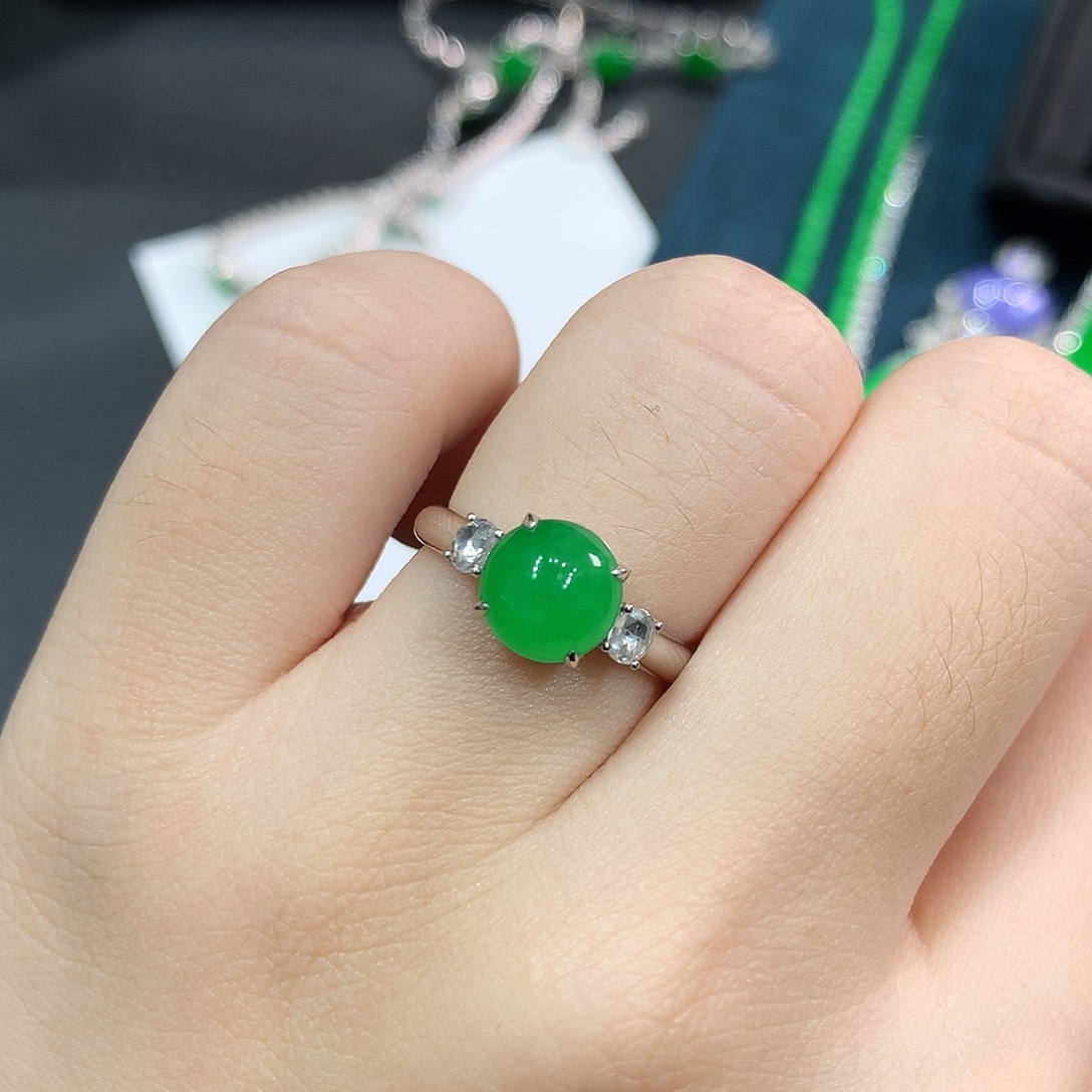 蓉***翡翠18K金镶嵌颈饰冰阳绿蛋面戒指 48小时鉴赏期