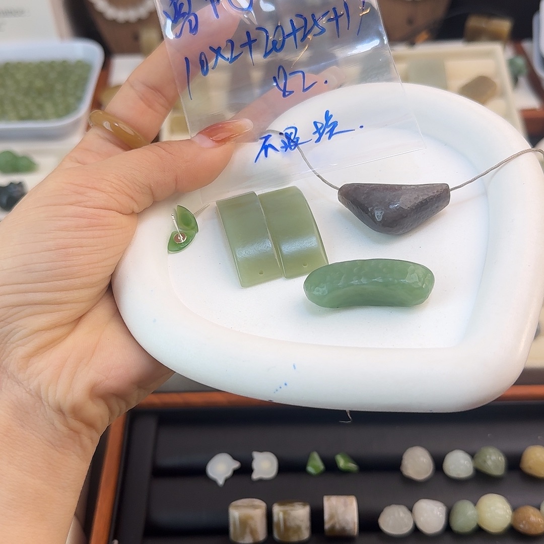 曾***忆和田玉未镶嵌珠宝半成品