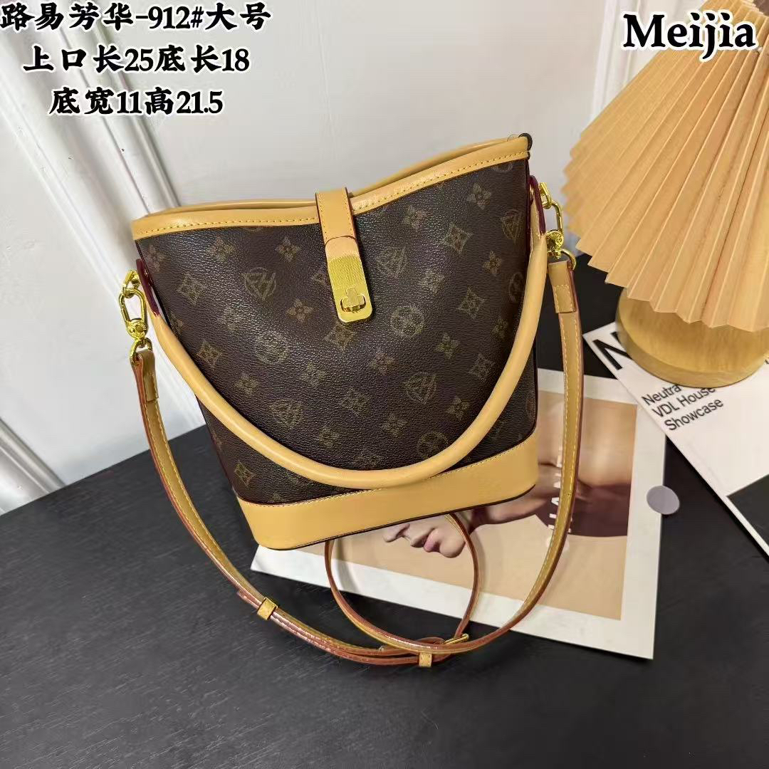 高级感轻奢经典女包印花百搭斜挎通勤包912杏