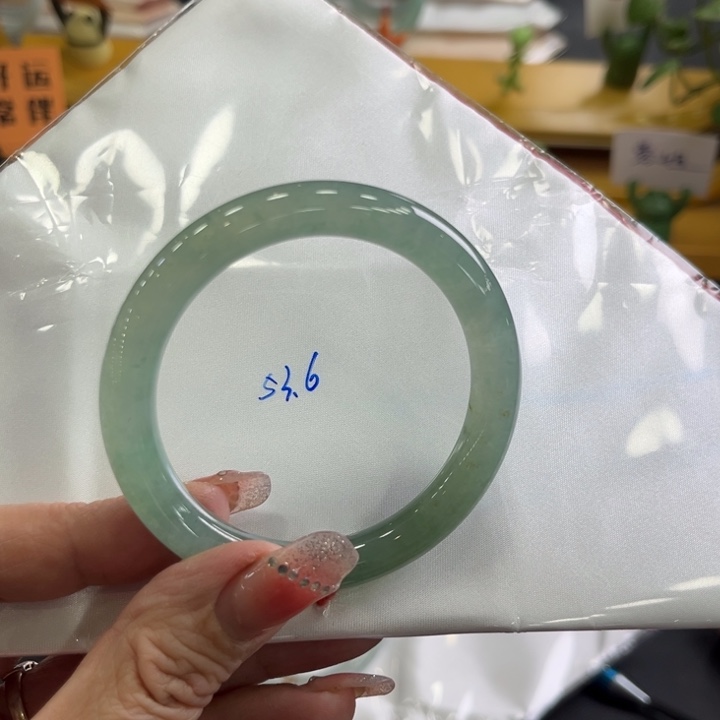 翡翠手镯未镶嵌冰晴种水