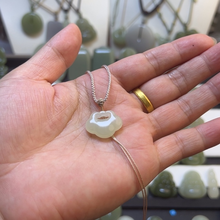 和田玉未镶嵌吊坠(不含链)666